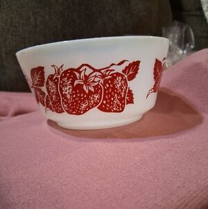 Hazel Atlas Strawberry Bowls
